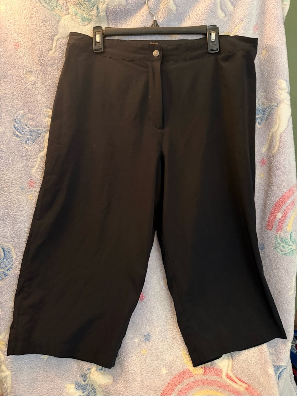 Chico's Black Cropped Ponte Capris